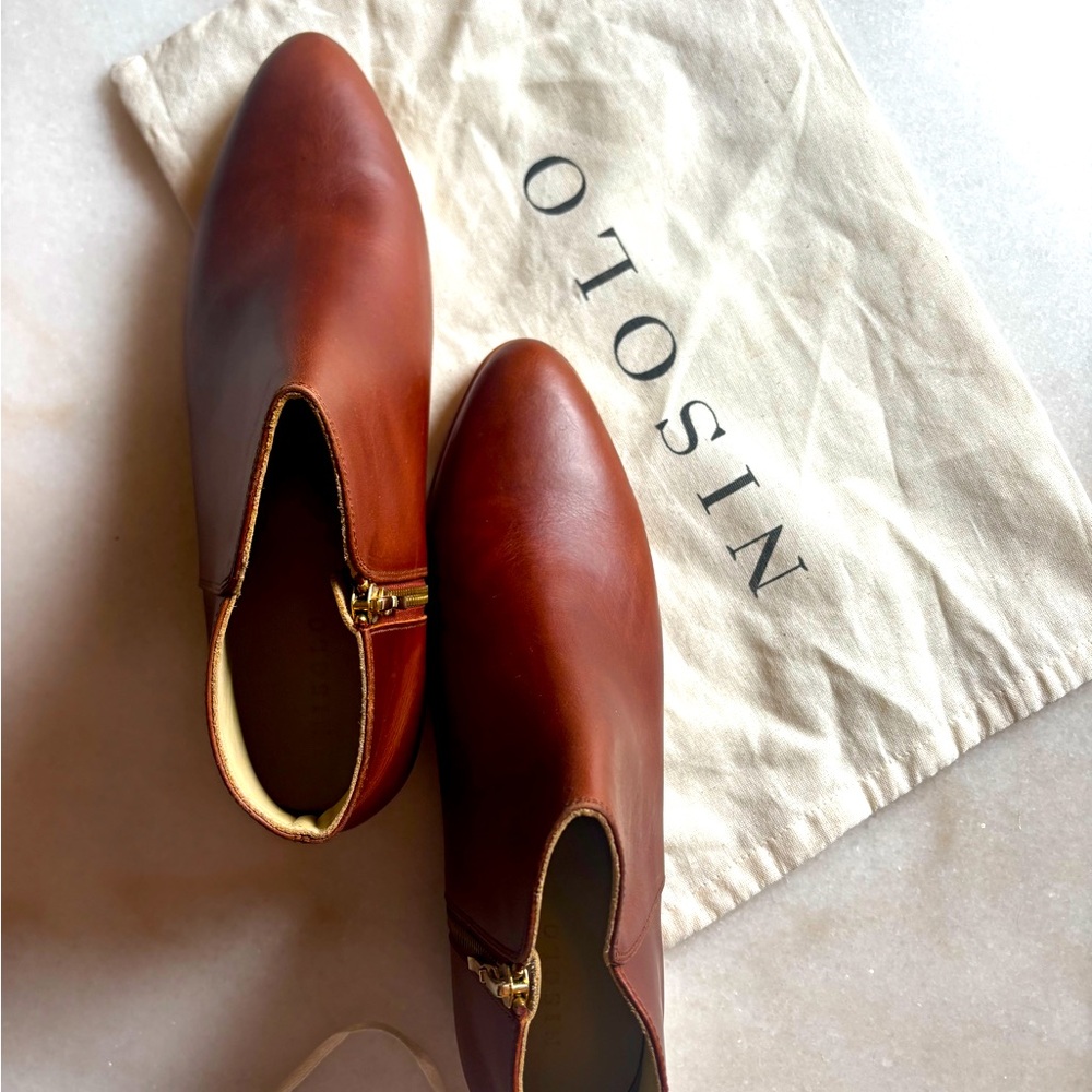 Size 9 Nisolo booties.